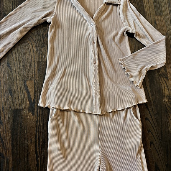 Tan/gold Ribbed Lounge Set - Picture 2 of 5